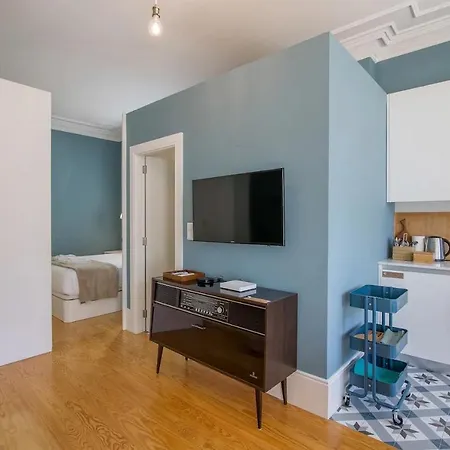 Location With Garden & Equipped Kitchen Apartman Porto