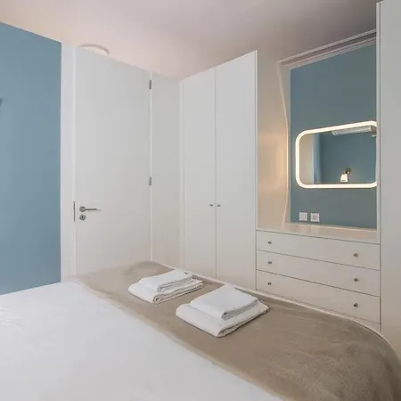 Location With Garden & Equipped Kitchen *