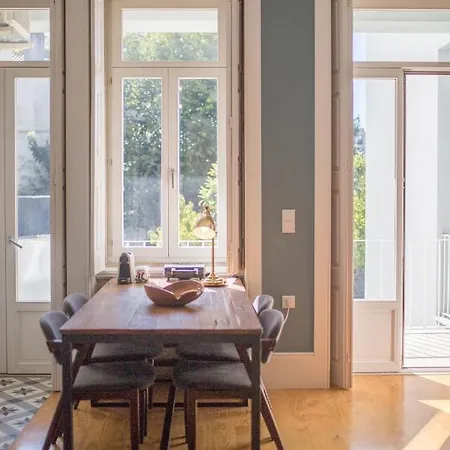 Location With Garden & Equipped Kitchen Porto