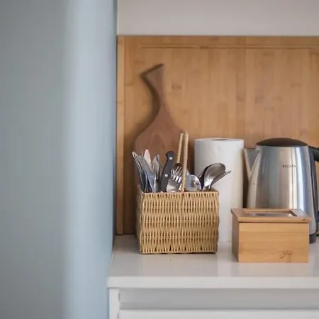 Location With Garden & Equipped Kitchen *