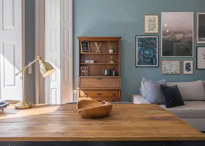 아파트 Location With Garden & Equipped Kitchen 포르투