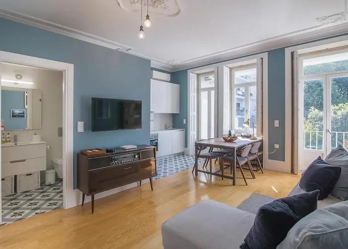 Location With Garden & Equipped Kitchen *