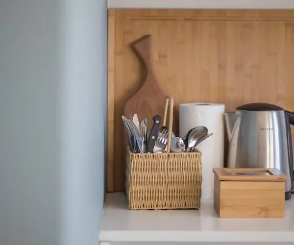 Location With Garden & Equipped Kitchen *