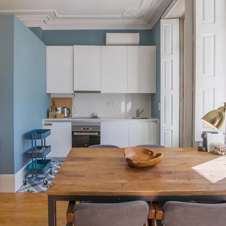 Location With Garden & Equipped Kitchen Porto