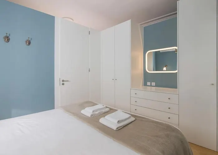 Location With Garden & Equipped Kitchen *