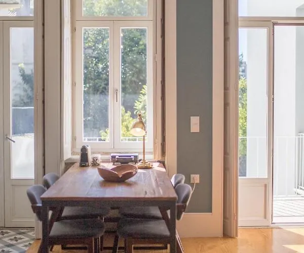 Location With Garden & Equipped Kitchen Porto