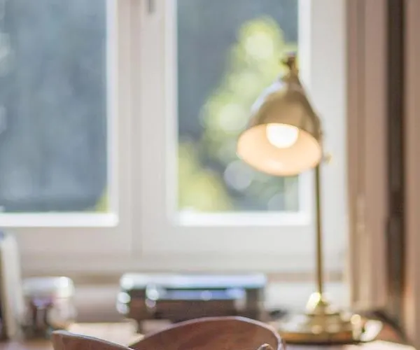 Location With Garden & Equipped Kitchen Apartament